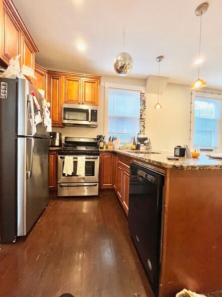 Building Photo - 719 Parker St