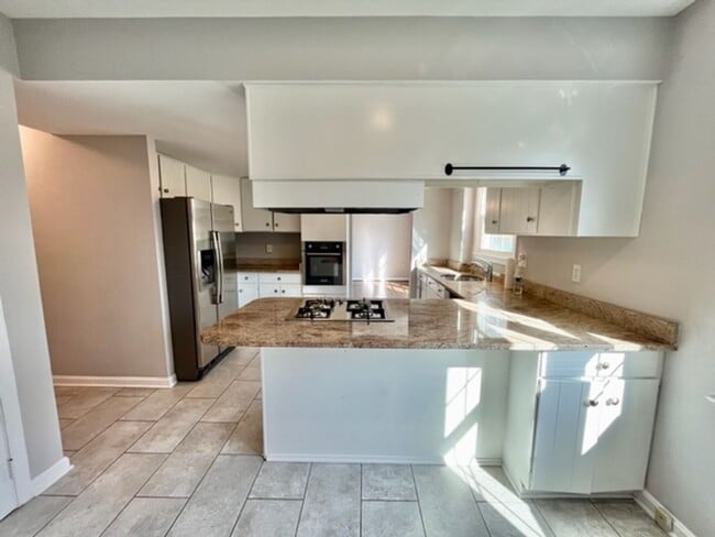 Building Photo - Beautiful and updated 4 BR 2.5 BA with garage and lovely yard!