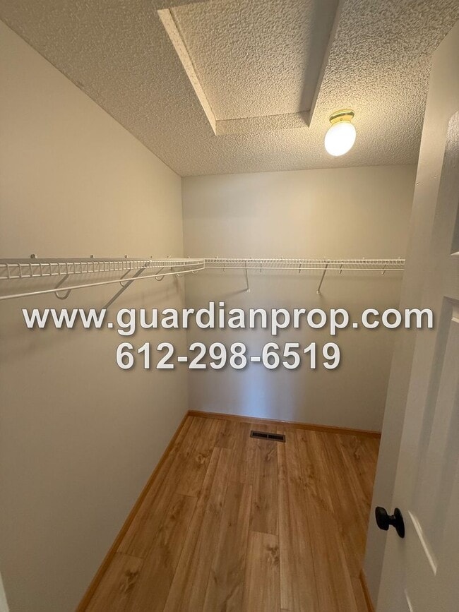 Building Photo - End Unit Townhouse Available Now, Loft Are...