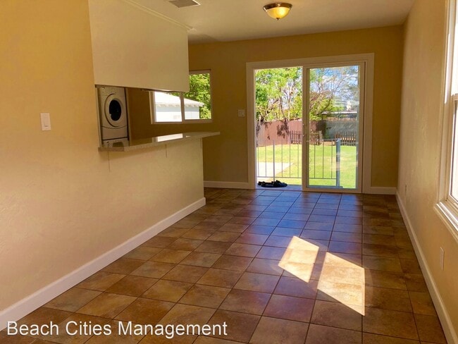 Building Photo - 3 br, 1 bath House - 213 E 45th Street