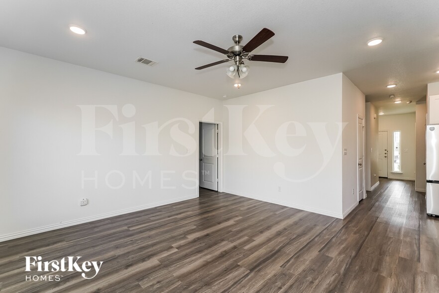 Building Photo - 7308 Parkside Pl Dr