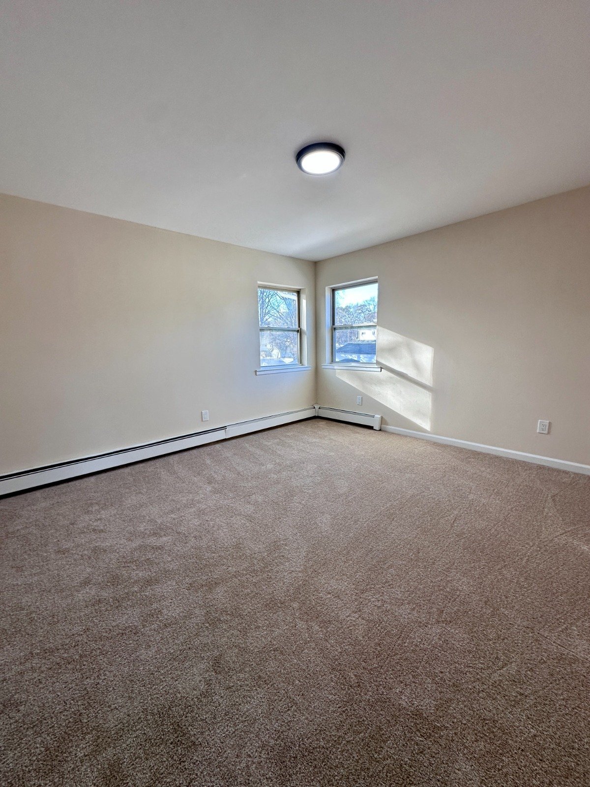 Building Photo - 1290 Islip Ave