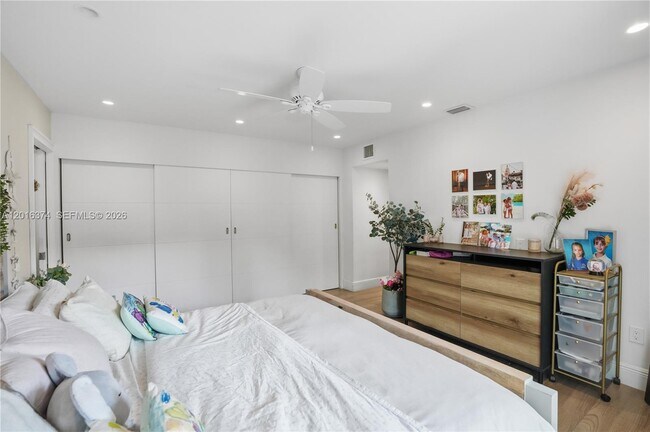 Building Photo - 7830 SW 53rd Pl