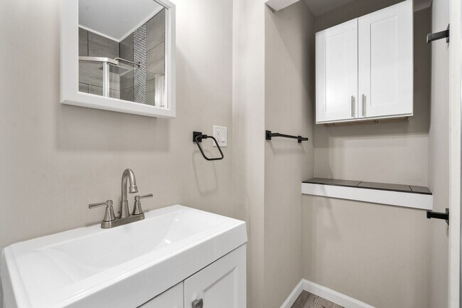 Building Photo - 741 Sullivant Ave