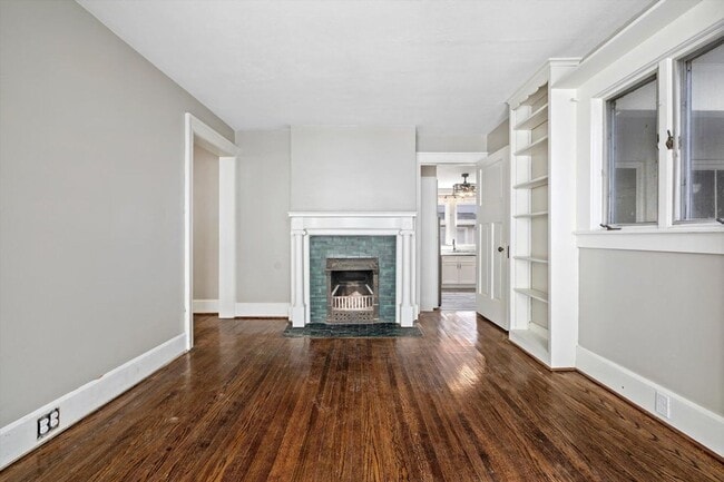 Building Photo - Updated 4 Bedroom Victorian on College Ave