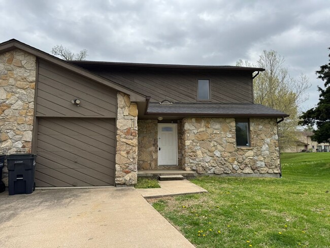 Building Photo - 201- 203 Briarcrest Ct