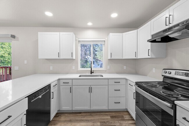 Building Photo - Post Falls ID Multi-Level Home for Rent