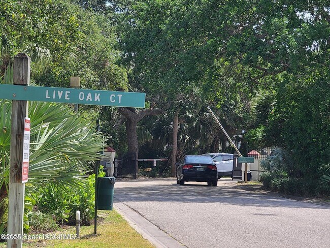 Building Photo - 8751 Live Oak Ct
