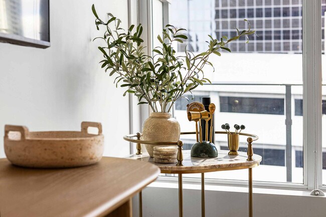 Building Photo - 1049 Seventh Avenue-SI FL7-ID1228264P