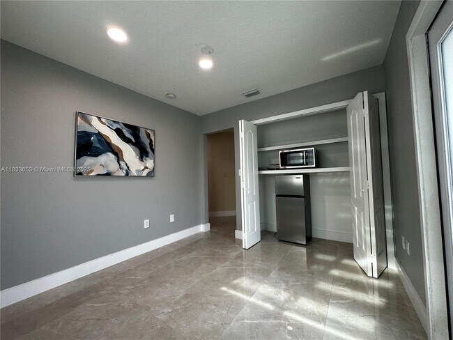 Building Photo - 14211 SW 147th Ct