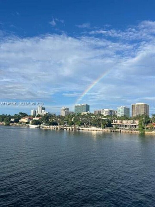 Building Photo - 9821 E Bay Harbor Dr