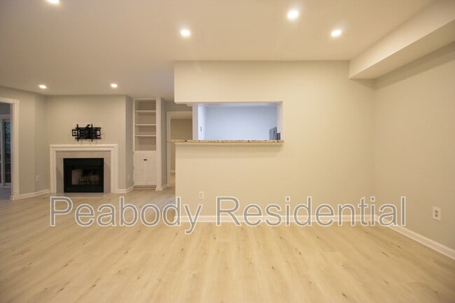 Building Photo - 2233 Lovedale Ln