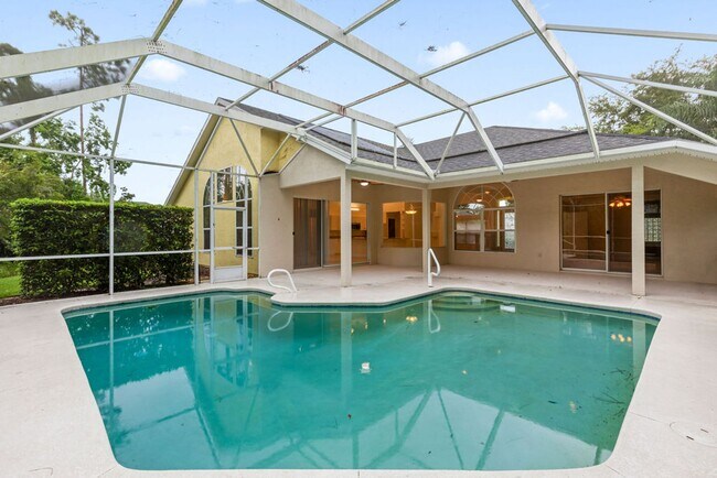 Building Photo - Beautiful Breakaway Trails Pool Home