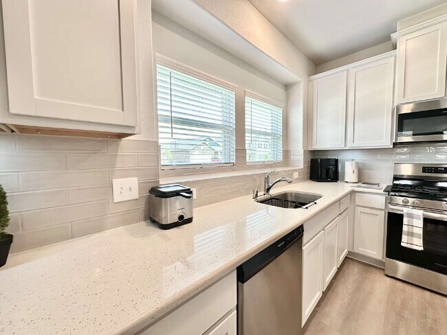 Building Photo - Charming 4-Bedroom Retreat with Granite Accents & Hardwood Elegance in Alvin!