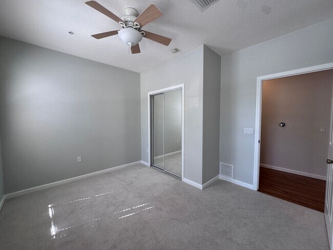 Building Photo - Bright and Inviting 3 bedroom, 2 Bath Condo in Desirable Baldwin Park