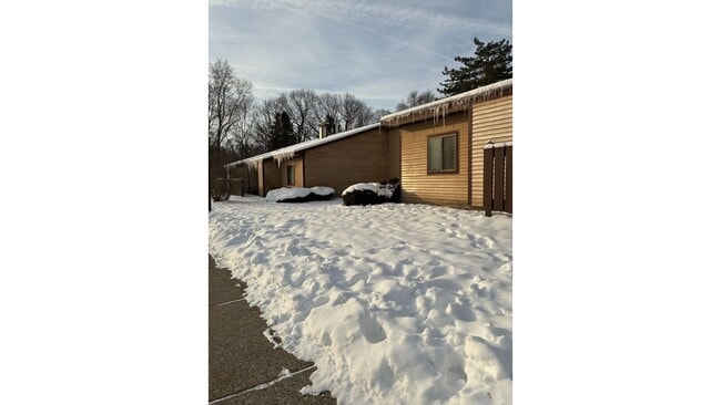 Building Photo - 512 W High St