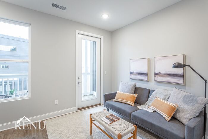 Building Photo - 2341 E 18th St