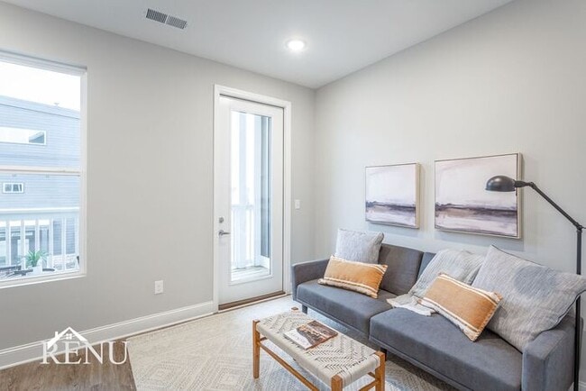 Building Photo - 2341 E 18th St