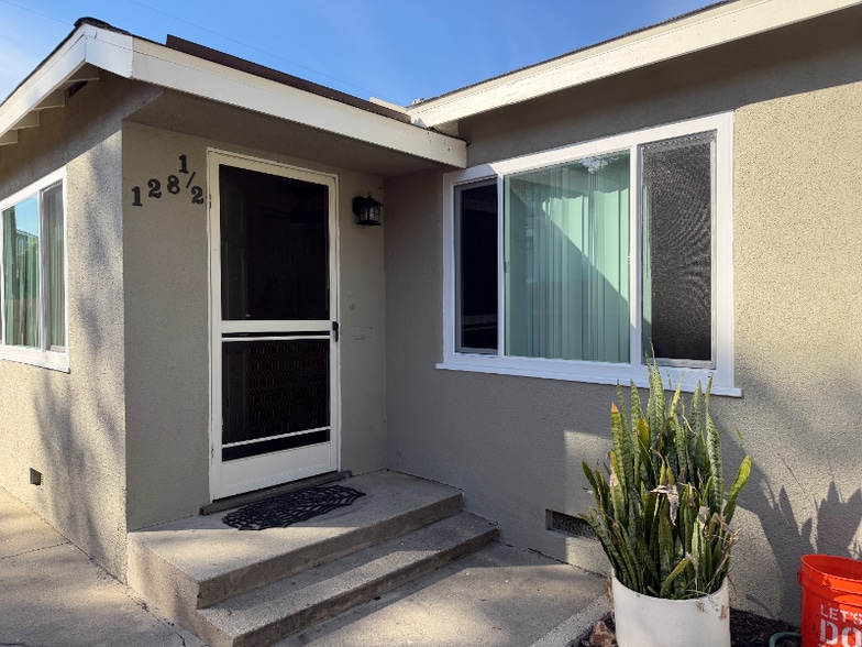 Building Photo - 128 W Rosslynn Ave