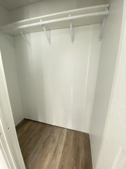 Closet - 116 Parce Ave