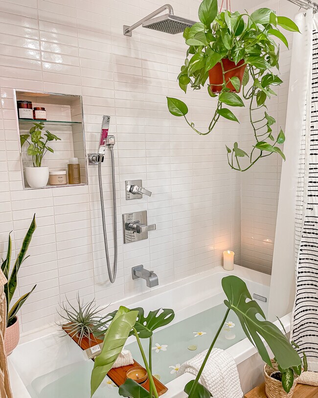 Building Photo - 3809 Floral Dr