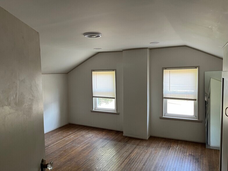 Master bedroom - 1400 Titus Ave