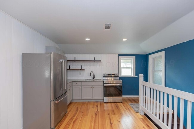 Building Photo - 1710 S Polk St