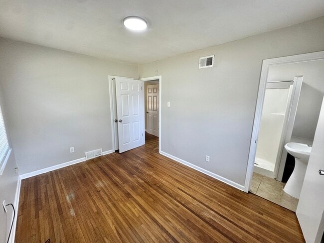Building Photo - 4179 Leweir St