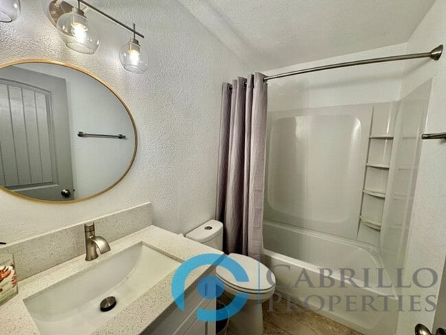 Building Photo - Beautifully Renovated 4BD/2BA Home in Central San Diego with Private Yard & Attached Car Garage!