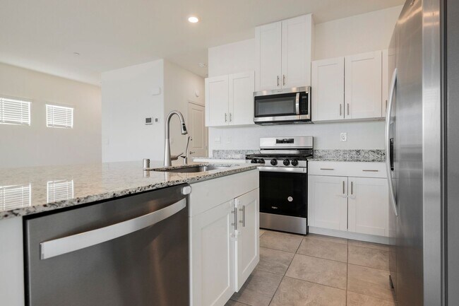 Building Photo - 402 Larksong Ave