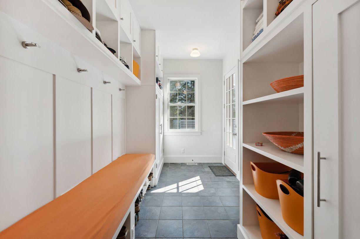 Building Photo - 50 Mecox Bay Ln