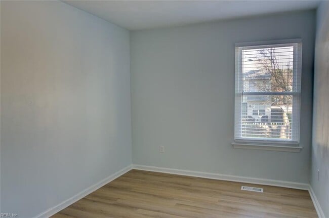 Building Photo - 5686 Rivermill Cir