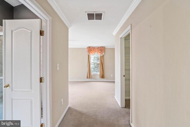 Building Photo - 43513 Lucketts Bridge Cir