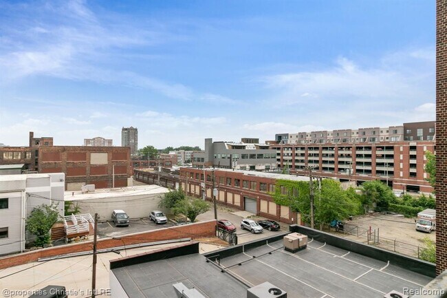Building Photo - 2900 E Jefferson Ave