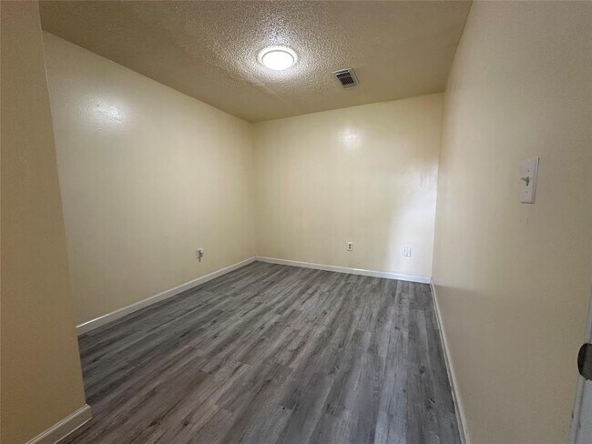Building Photo - 10238 Torrington Ln