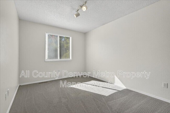 Building Photo - 306 Mulberry Cir