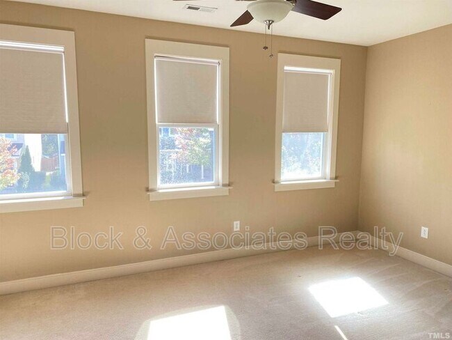 Building Photo - 43 Danbury Ct