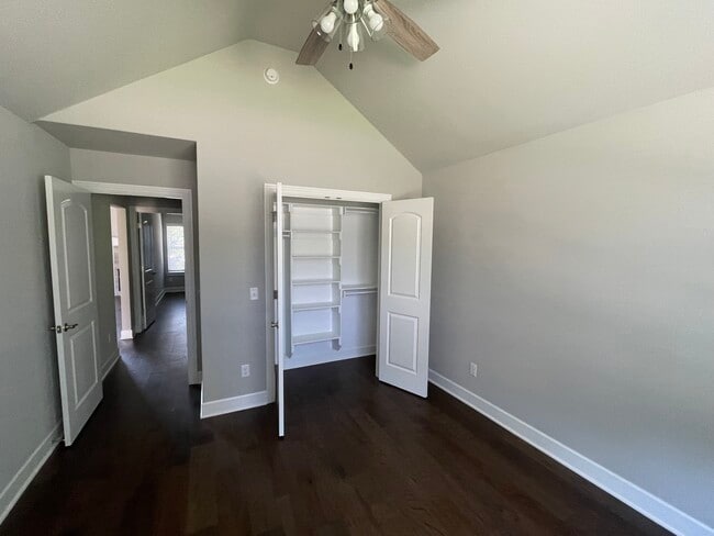 Building Photo - 219 Kinross Dr