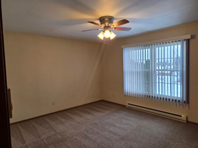 Building Photo - 1925 Sylvan Way