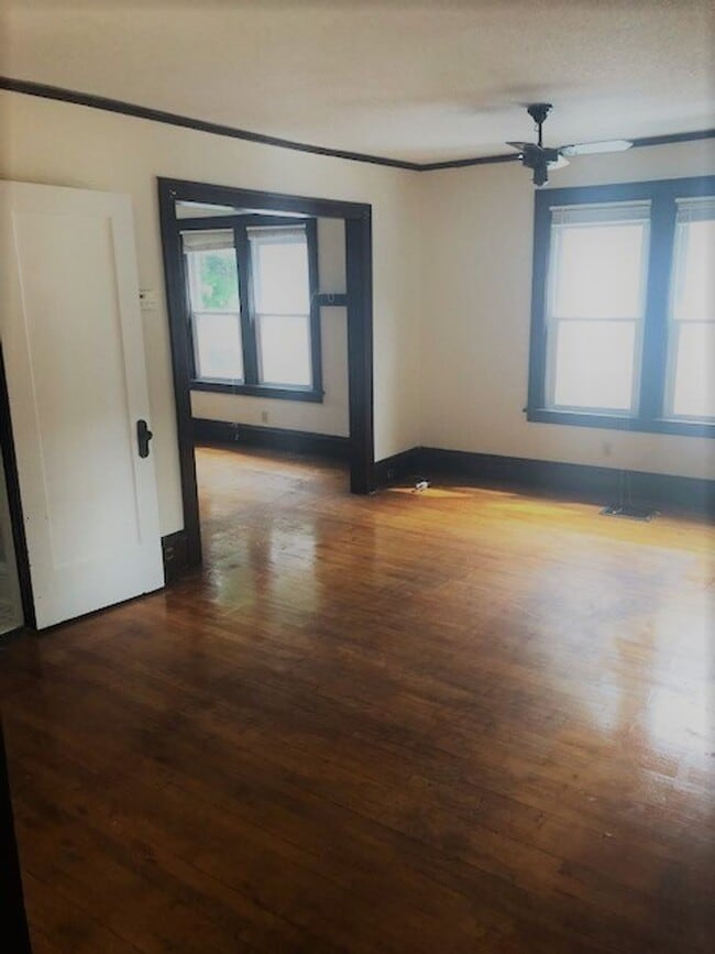 Building Photo - 3-Bed, 1-Bath Como House