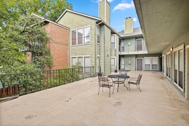Building Photo - 2706 Salado St