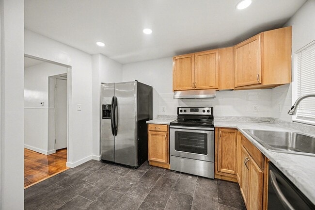 Building Photo - 12 Linwood Ave