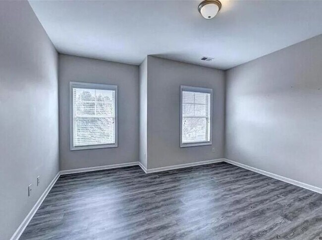 Building Photo - 5076 Apple Grove Rd NE
