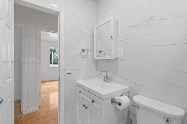 Building Photo - 205 NW 128th St