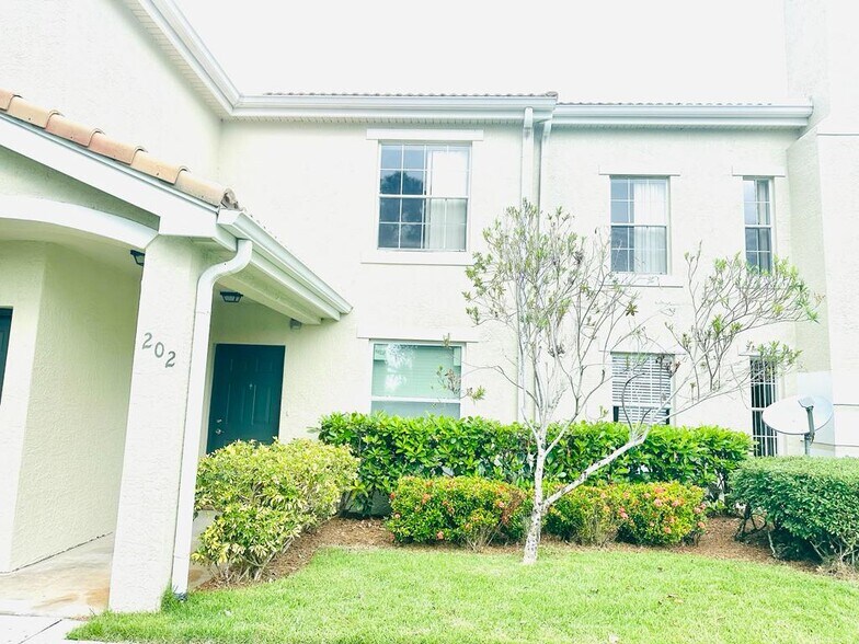 Primary Photo - 116 SW Peacock Blvd