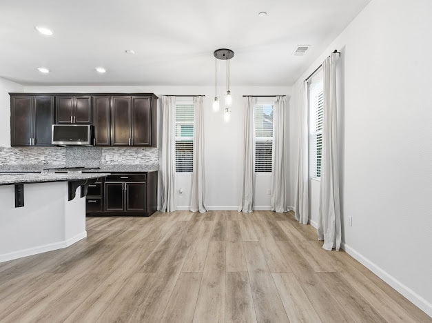 Building Photo - Spacious 3-bedroom home offering 1,785 sq ft of comfortable living space.