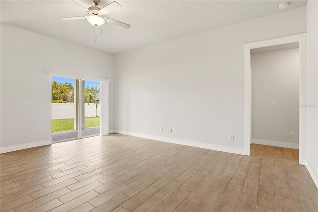 Building Photo - 870 Columbia St