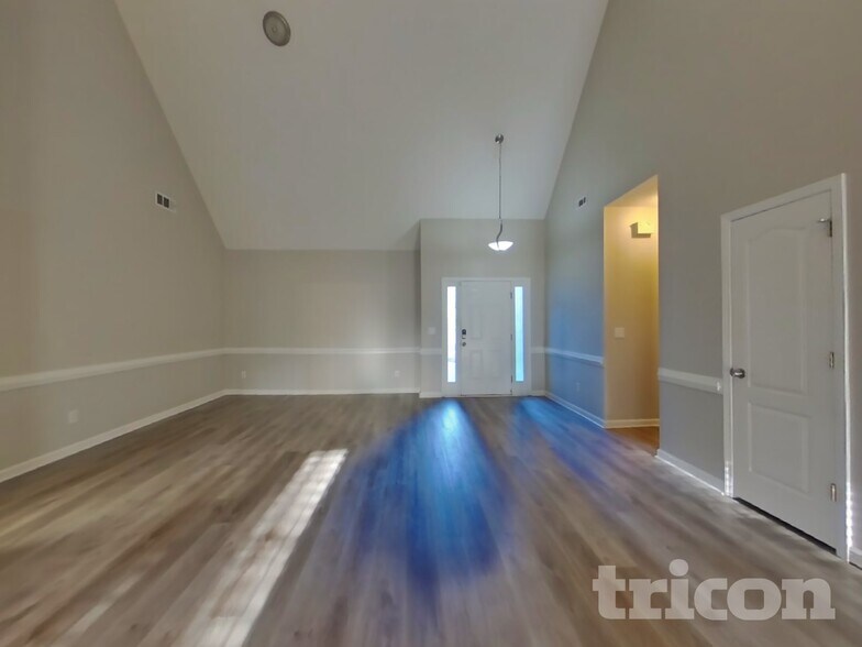 Building Photo - 8018 Christian Ct