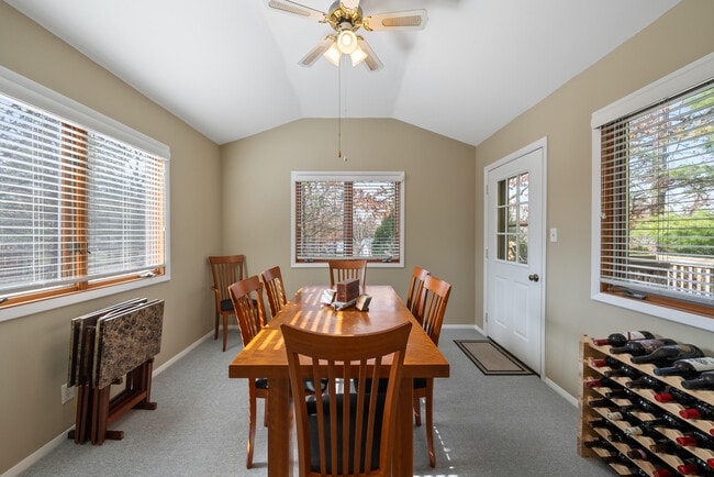 Building Photo - 438 Sylvan Dr
