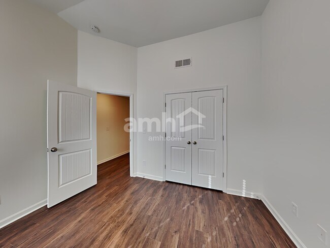 Building Photo - 421 Lossie Ln